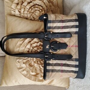 Authentic Classic Burberry House Check Shoulder Bag in Beige and Black